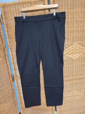 Old Navy Black Women's Chinos - Slim Straight Cut